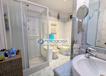 bagno padronale - Four-room apartment Via Rocca
 
21, Massa - photo 14
