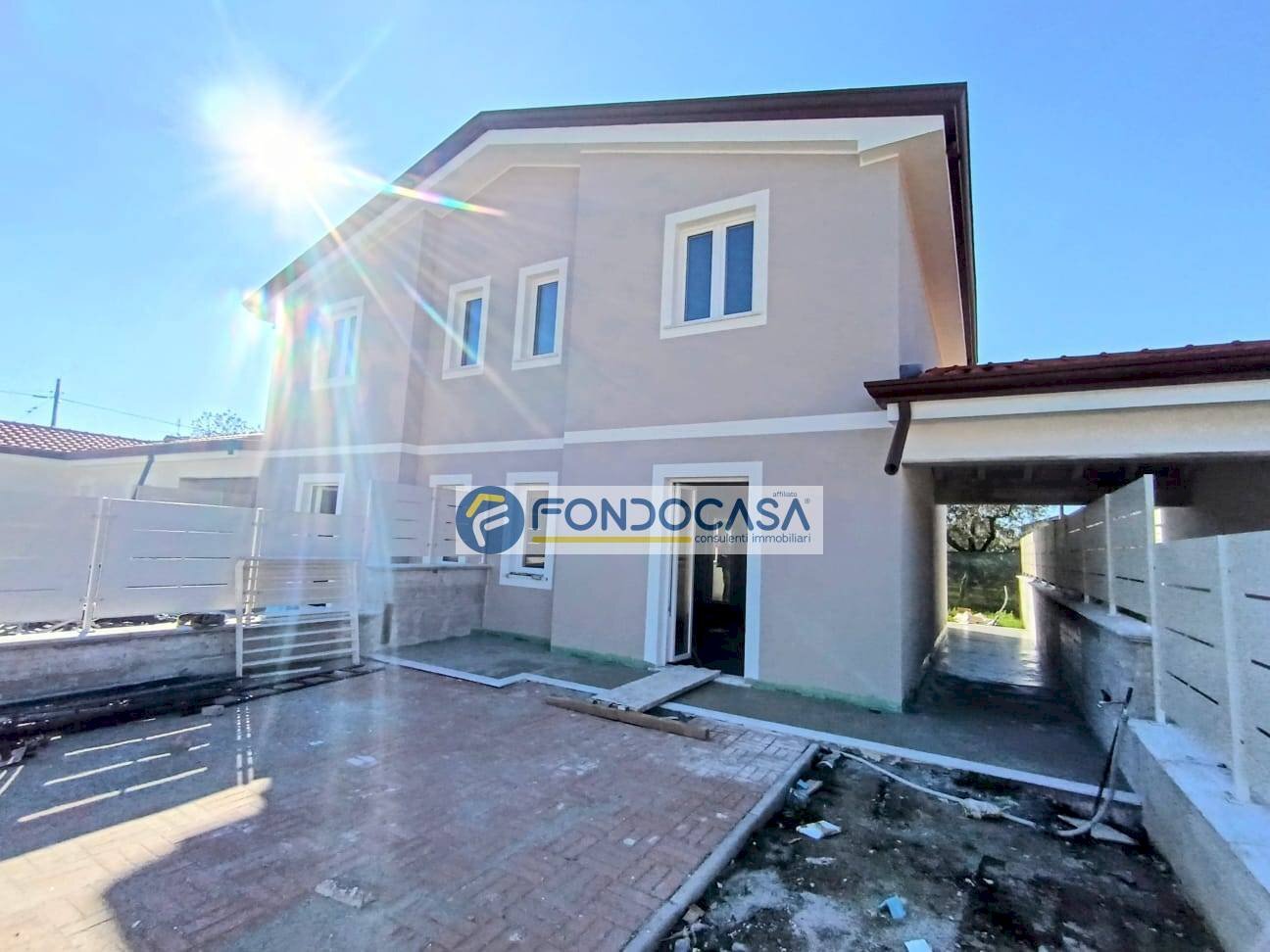 esterno - Semi-detached house via larga, Luni - photo 1