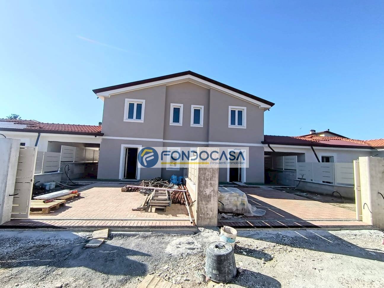 esterno - Semi-detached house via larga, Luni - photo 2