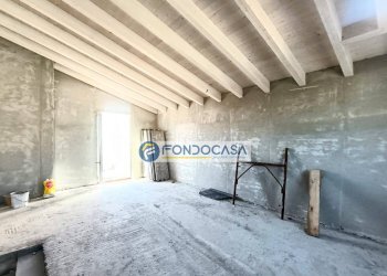 zona notte con bagno - Casa semi indipendente via larga, Luni - foto 8