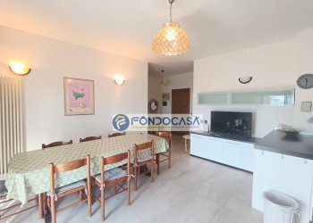 soggiorno con angolo cottura - Three-room apartment viale cristoforo colombo, Carrara - photo 3