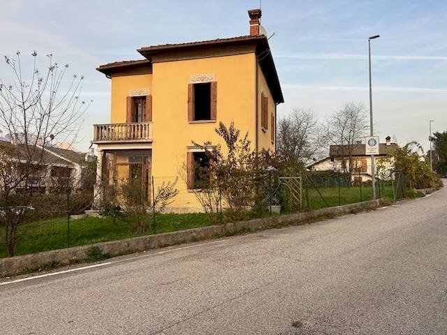 Foto 1 - Casa indipendente via tevere 1
 
1, Feltre - foto 1