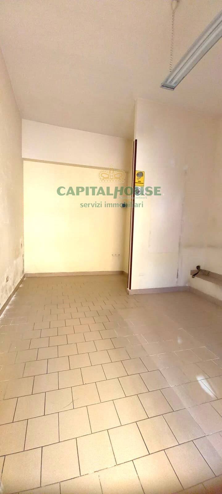 Foto 2 - Locale Commerciale corso gran priorato di malta, Capua - foto 2