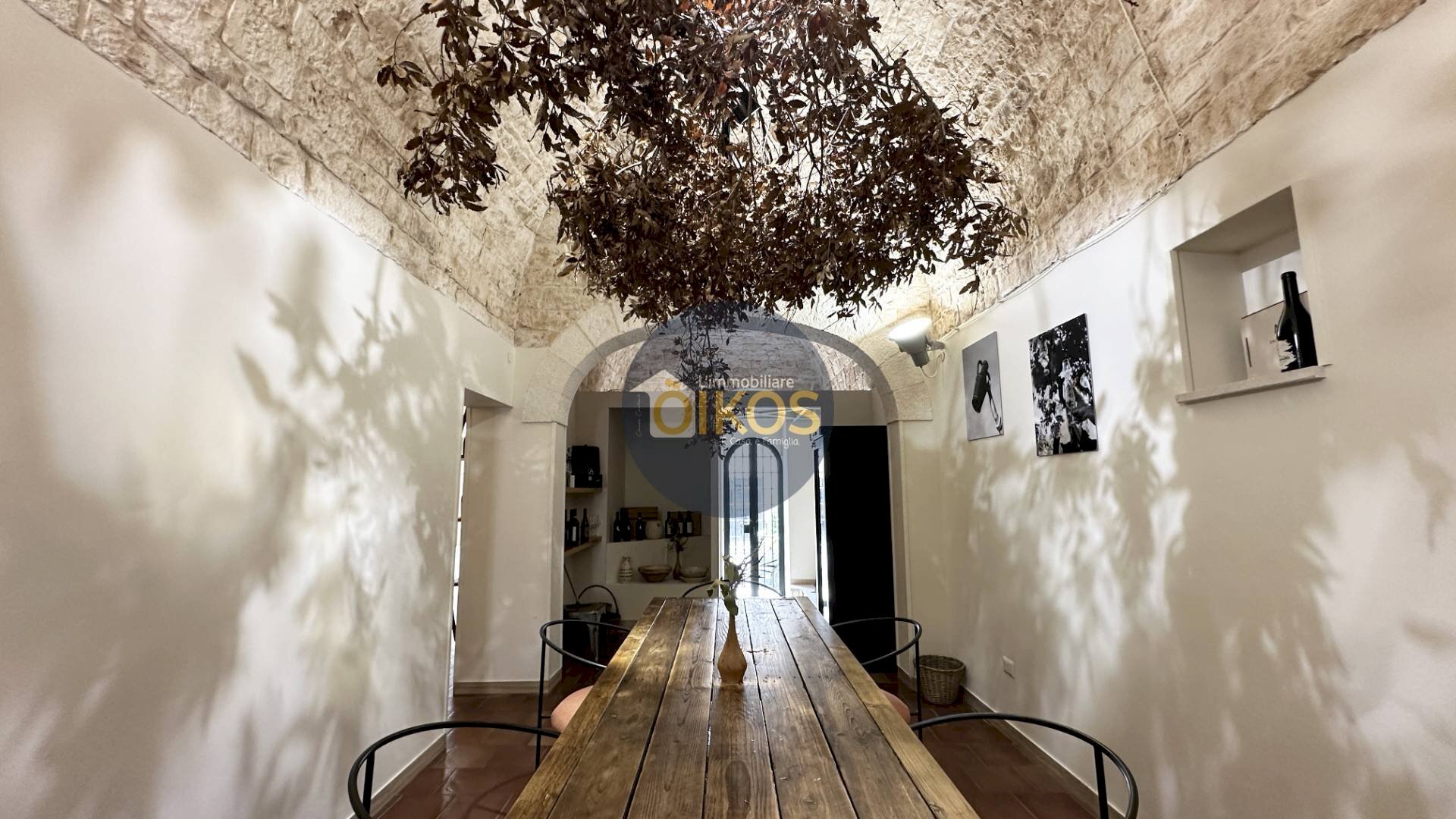 Foto 1 - Commercial Premises Piazza Aldo Moro
 
50, Locorotondo - photo 1