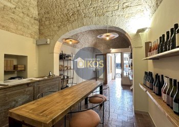 Foto 1 - Commercial Premises Piazza Aldo Moro
 
50, Locorotondo - photo 1