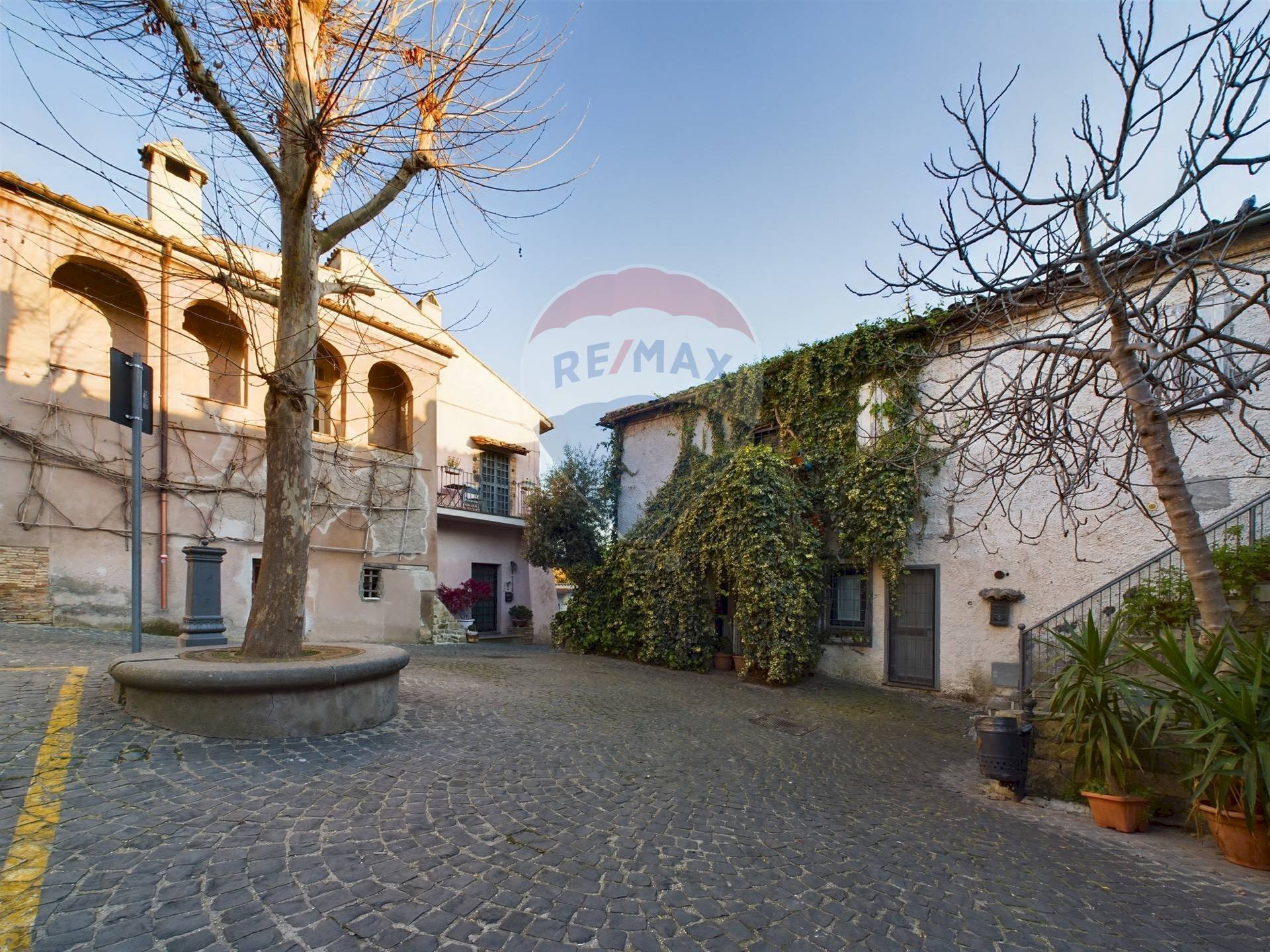 Edificio all\'aperto - Quadrilocale Piazza Sant'Angelo
 
7, Formello - foto 1