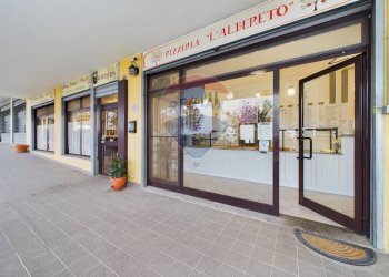 Terrazza - Locale Commerciale Via Pio la Torre
 
4, Formello - foto 1