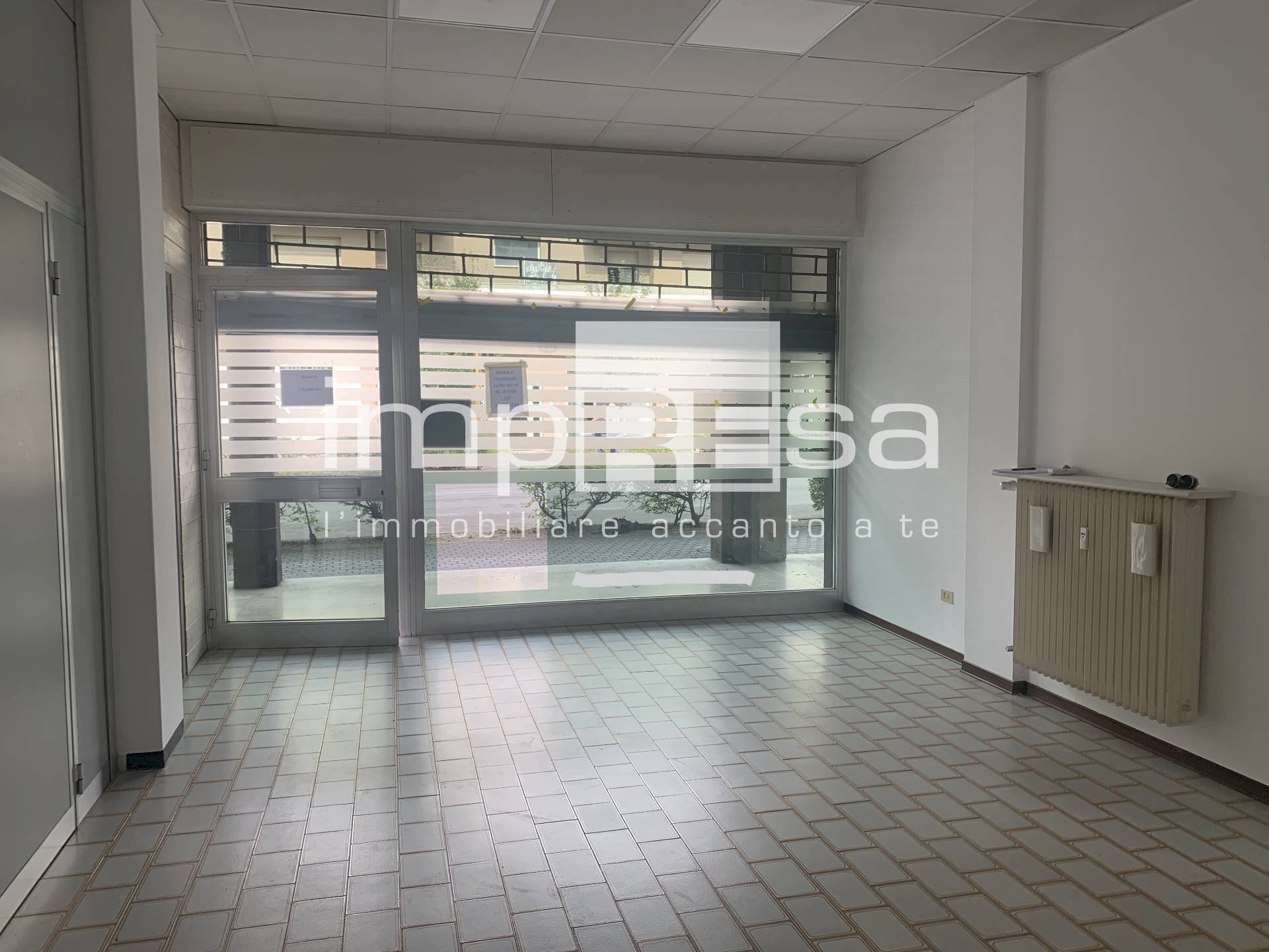 vista vetrina - Negozio via Trento, Martellago - foto 2