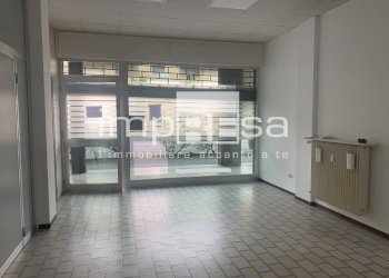 vista vetrina - Negozio via Trento, Martellago - foto 2
