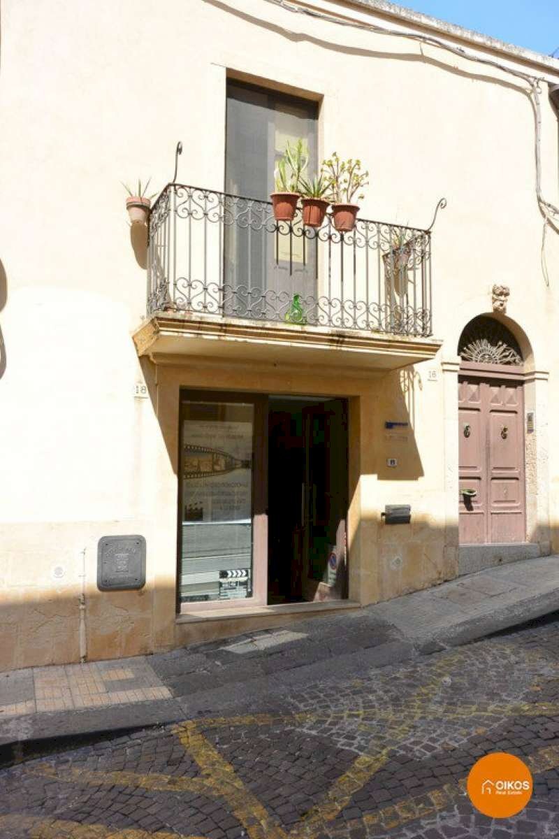 Casa in centro storico con giardino via P. Capponi - Casa indipendente Via Pier Capponi
 
18, Noto - foto 2