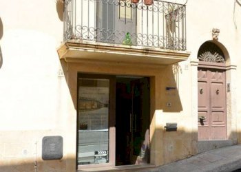 Casa in centro storico con giardino via P. Capponi - Casa indipendente Via Pier Capponi
 
18, Noto - foto 2