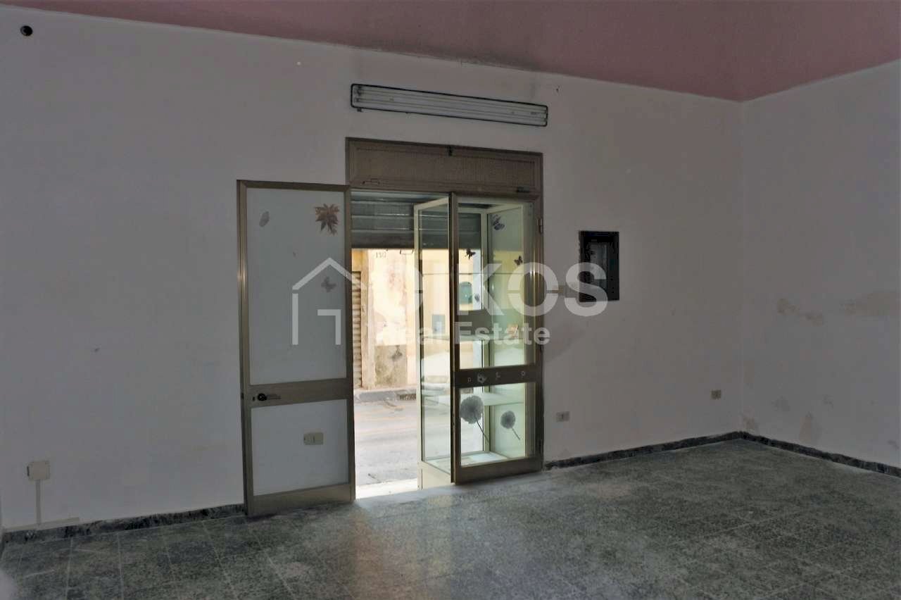 Locale commerciale in via Aurispa 5 - Commercial Premises Via Aurispa, Noto - photo 1