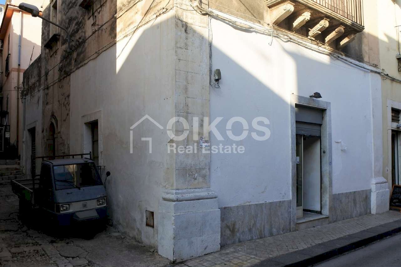 Locale commerciale in via Aurispa 1 - Commercial Premises Via Aurispa, Noto - photo 2