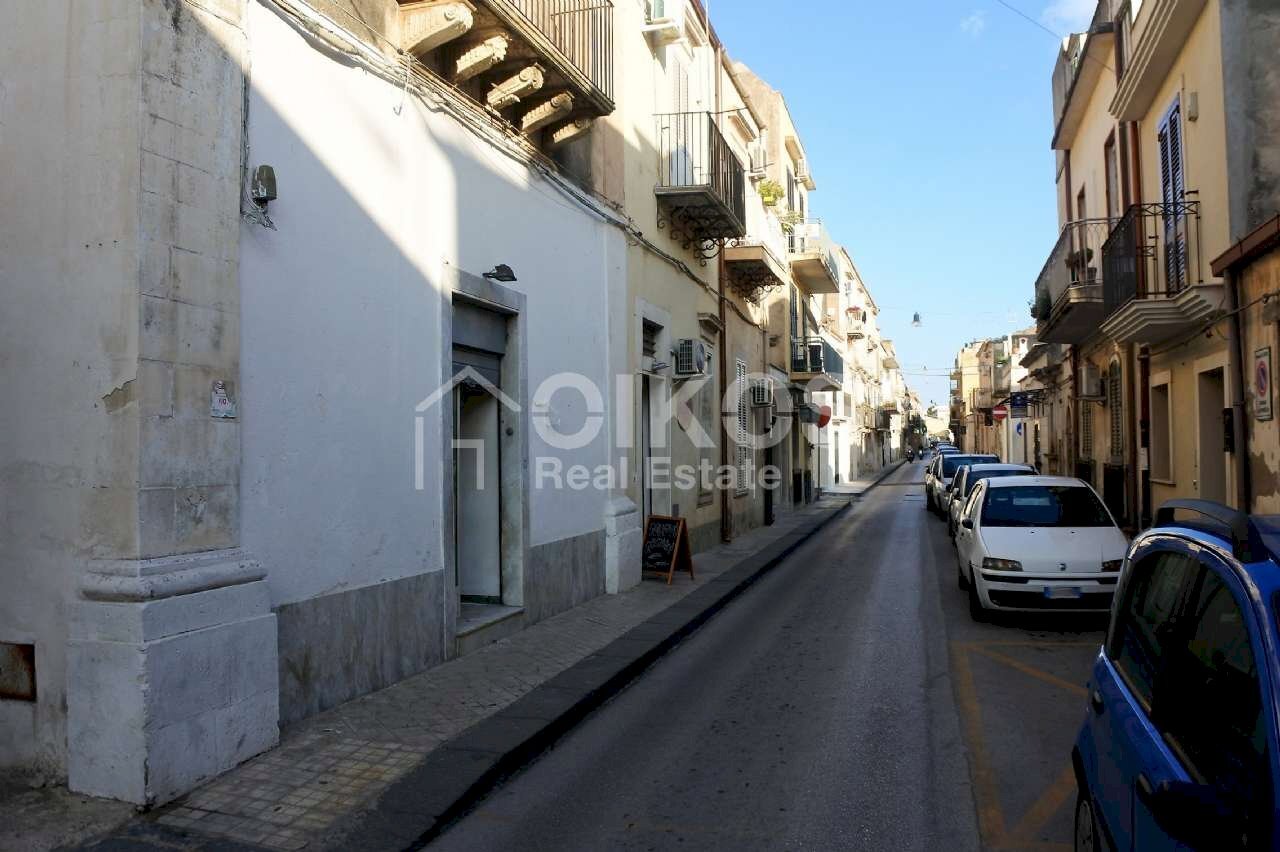 Locale commerciale in via Aurispa 2 - Commercial Premises Via Aurispa, Noto - photo 3