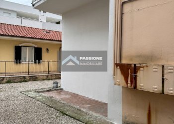 Foto 25 - Locale Commerciale via trieste 56-58
 
56-58, Giulianova - foto 24