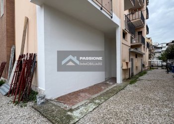 Foto 27 - Locale Commerciale via trieste 56-58
 
56-58, Giulianova - foto 26