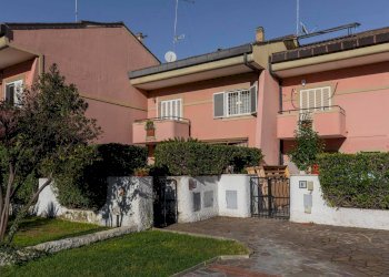 Foto 1 - Villa a Schiera Via Vincenzo Arangio Ruiz
 
7, Roma - foto 1