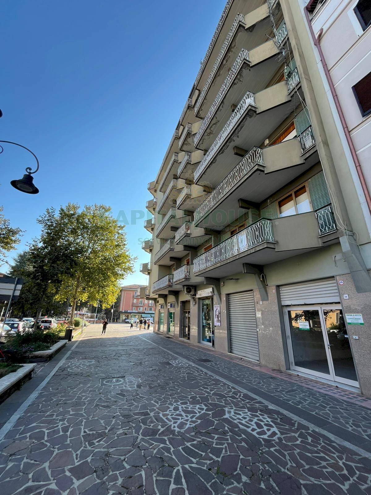 Foto 1 - Commercial Premises Viale Italia, Avellino - photo 1