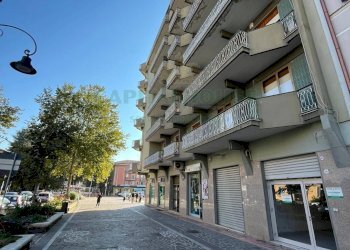 Foto 1 - Commercial Premises Viale Italia, Avellino - photo 1