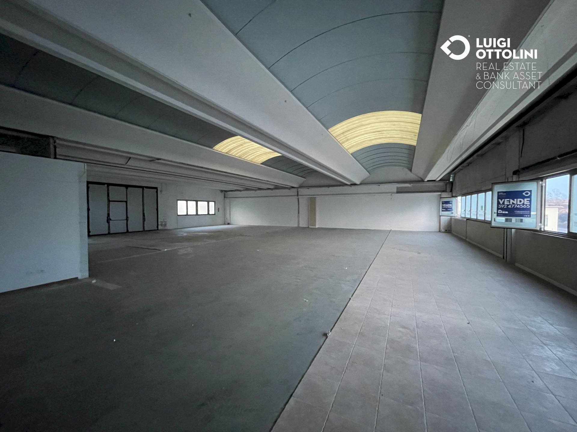 Foto 2 - Capannone via Sant' Anna
 
2, Rogno - foto 2