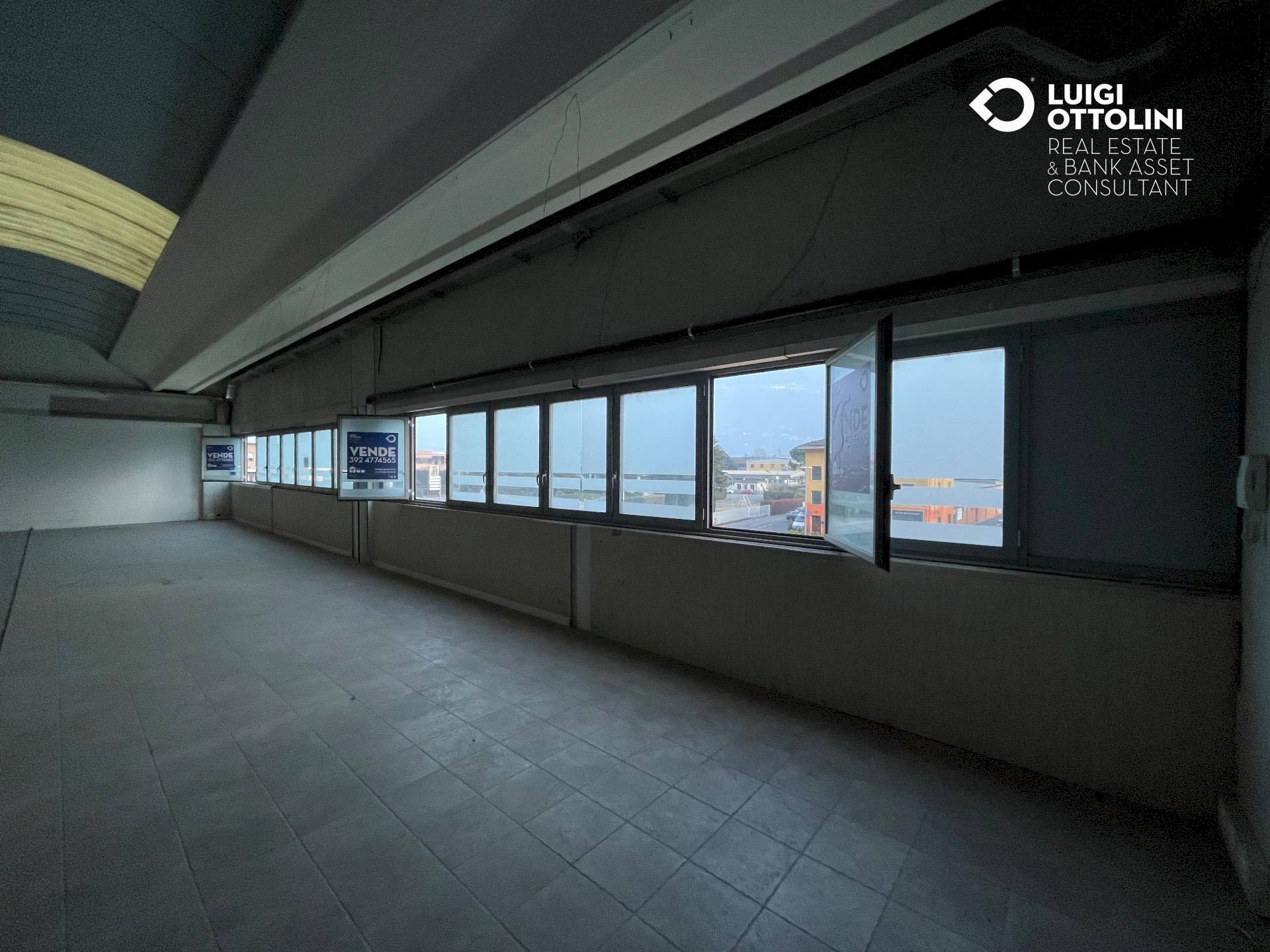 Foto 3 - Capannone via Sant' Anna
 
2, Rogno - foto 3