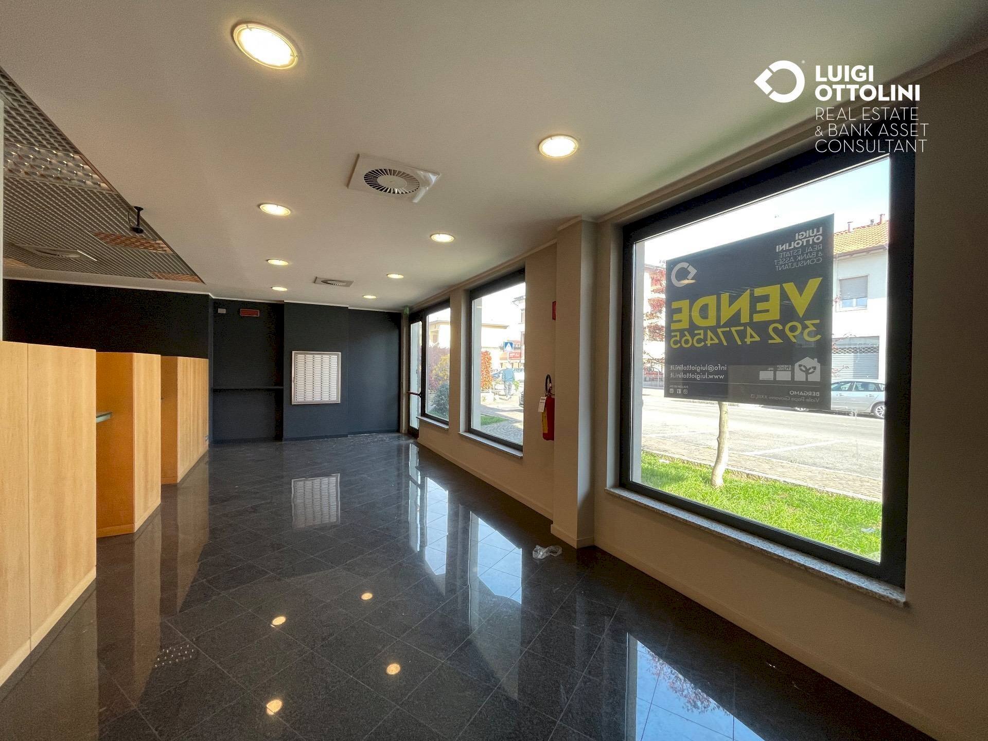 Foto 2 - Negozio via Campofiori
 
26, Almè - foto 2