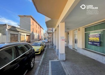 Foto 3 - Negozio via lissenzio
 
12, Lonate Pozzolo - foto 3