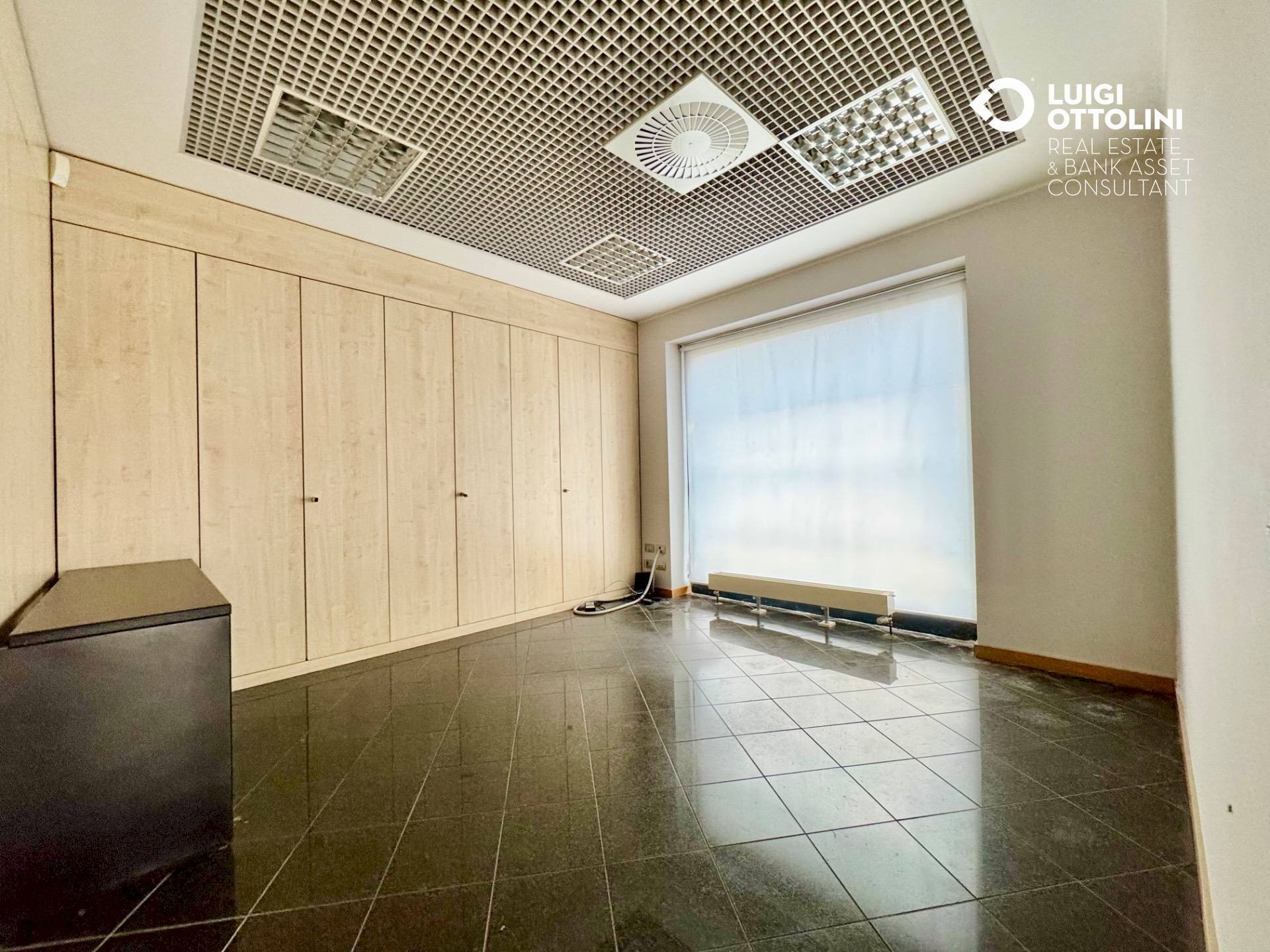 Foto 2 - Negozio piazza necchi
 
4, Gazzada Schianno - foto 2