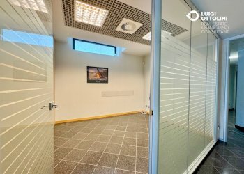 Foto 10 - Negozio piazza necchi
 
4, Gazzada Schianno - foto 10