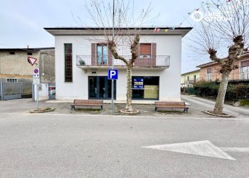 Foto 16 - Negozio piazza necchi
 
4, Gazzada Schianno - foto 16