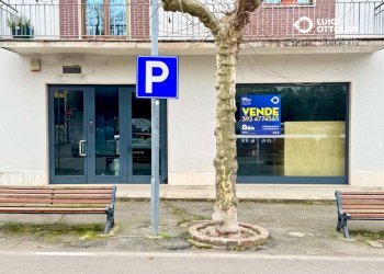 Foto 17 - Negozio piazza necchi
 
4, Gazzada Schianno - foto 17