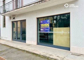 Foto 18 - Negozio piazza necchi
 
4, Gazzada Schianno - foto 18