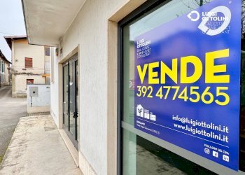 Foto 21 - Negozio piazza necchi
 
4, Gazzada Schianno - foto 21