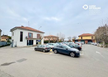 Foto 25 - Negozio piazza necchi
 
4, Gazzada Schianno - foto 25