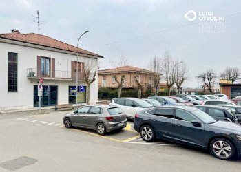 Foto 26 - Negozio piazza necchi
 
4, Gazzada Schianno - foto 26