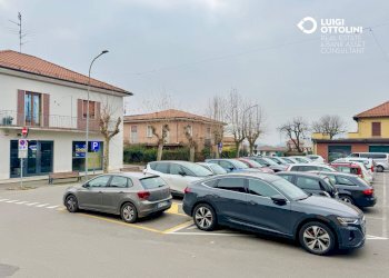 Foto 27 - Negozio piazza necchi
 
4, Gazzada Schianno - foto 27