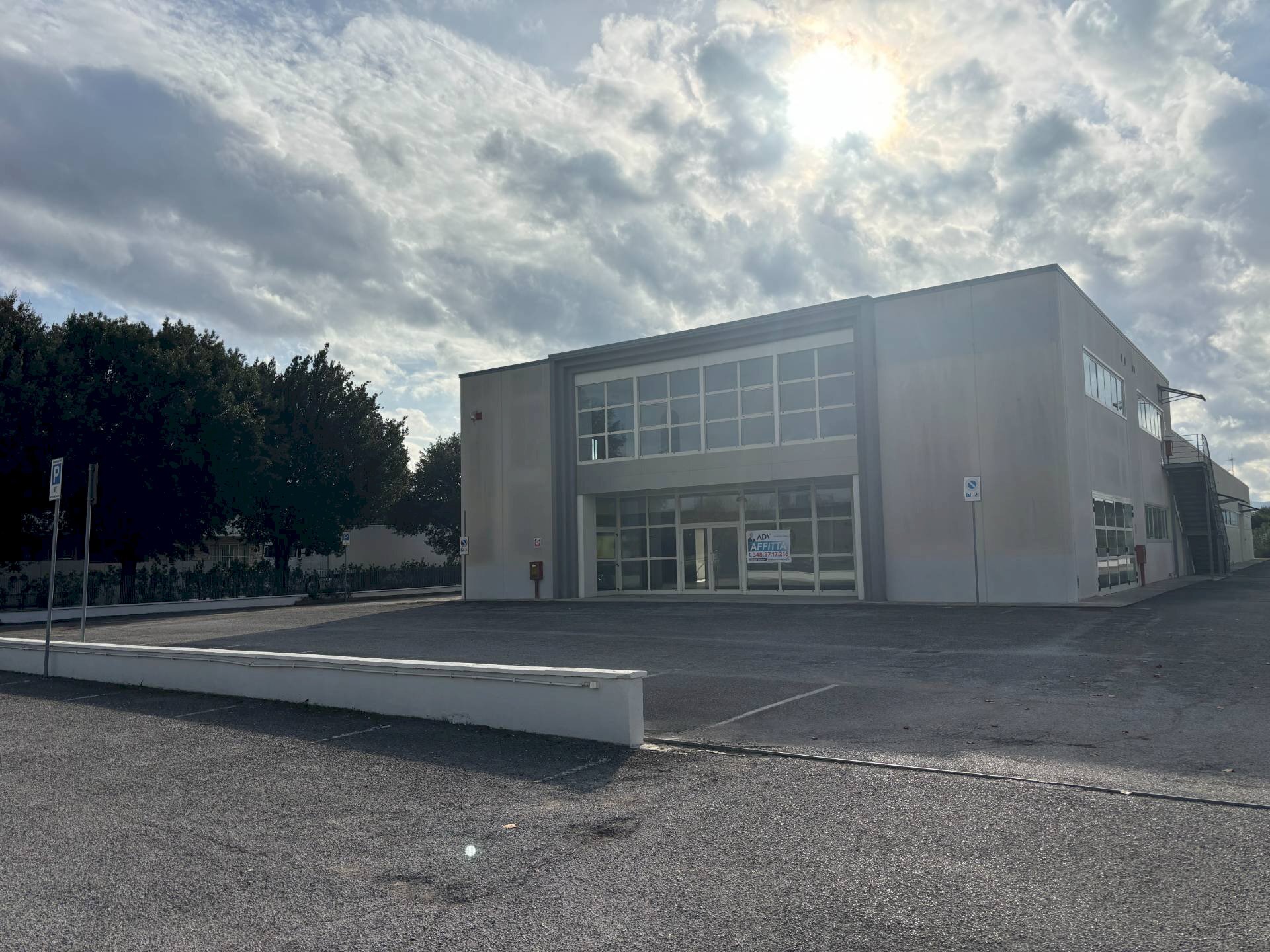 Foto 2 - Commercial Premises Via dei Pioppi
 
12, Bastia Umbra - photo 2