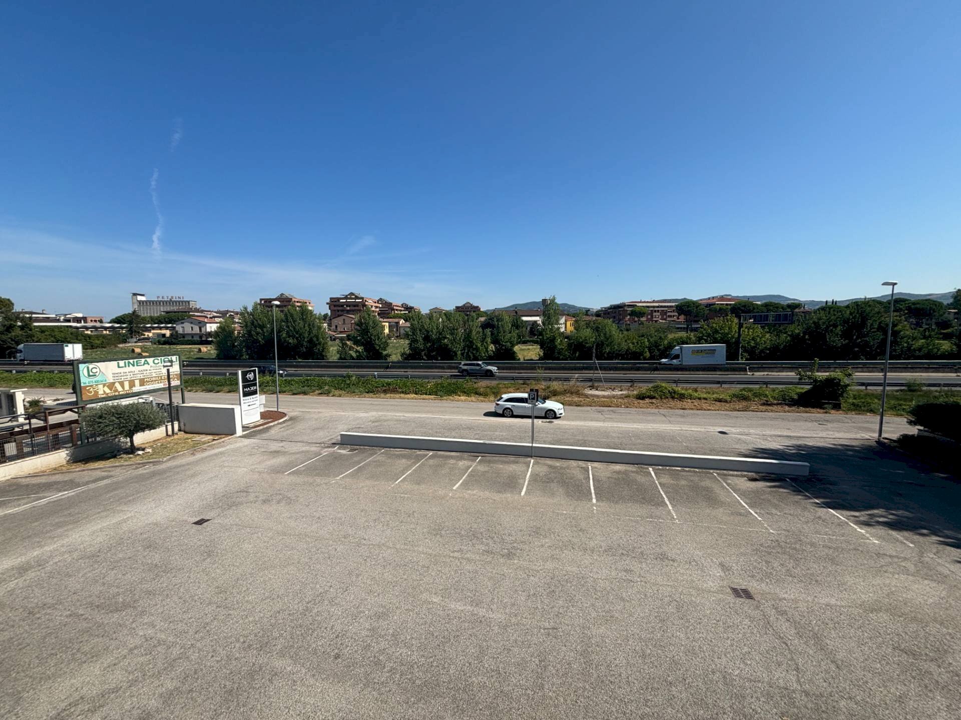 Foto 3 - Commercial Premises Via dei Pioppi
 
12, Bastia Umbra - photo 3