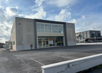 Foto 1 - Locale Commerciale Via dei Pioppi
 
12, Bastia Umbra - foto 1