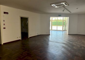 Foto 12 - Locale Commerciale Via dei Pioppi
 
12, Bastia Umbra - foto 12