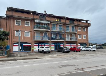 Foto 1 - Locale Commerciale via Mattei, Bastia Umbra - foto 1