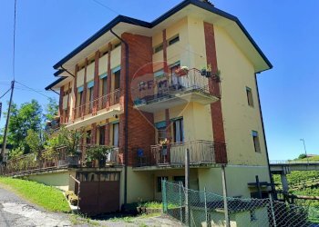 Edificio all\'aperto - Casa indipendente Via Fara
 
16, Valdobbiadene - foto 2