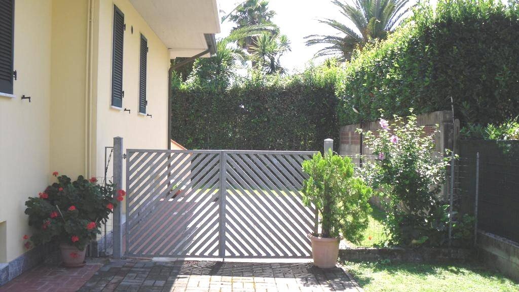 esterno - Villa a Schiera via del casone, Massa - foto 2