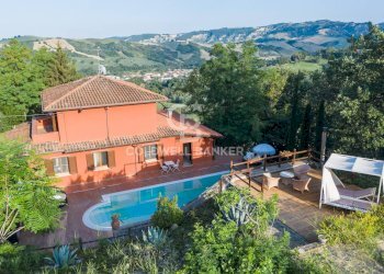 Foto 1 - Villa Via Gaiano
 
3, Montescudo - Monte Colombo - foto 1