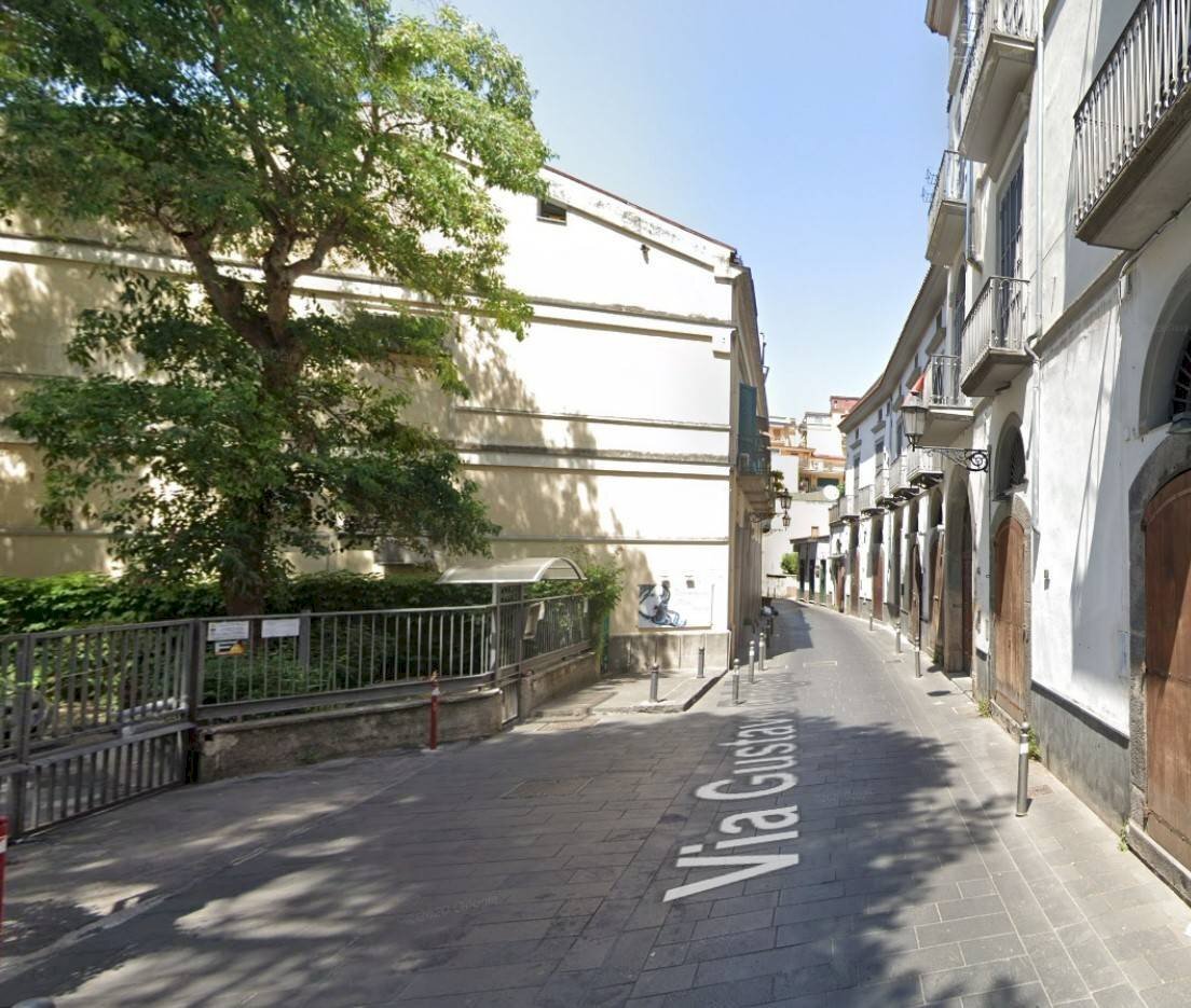 Foto 1 - Locale Commerciale VIA ORIGLIA
 
39, Nocera Inferiore - foto 1