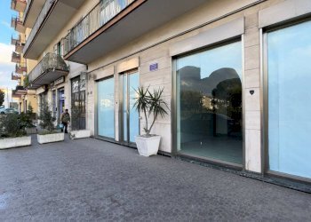 Foto 1 - Locale Commerciale VIA ATZORI
 
17/19, Nocera Inferiore - foto 1