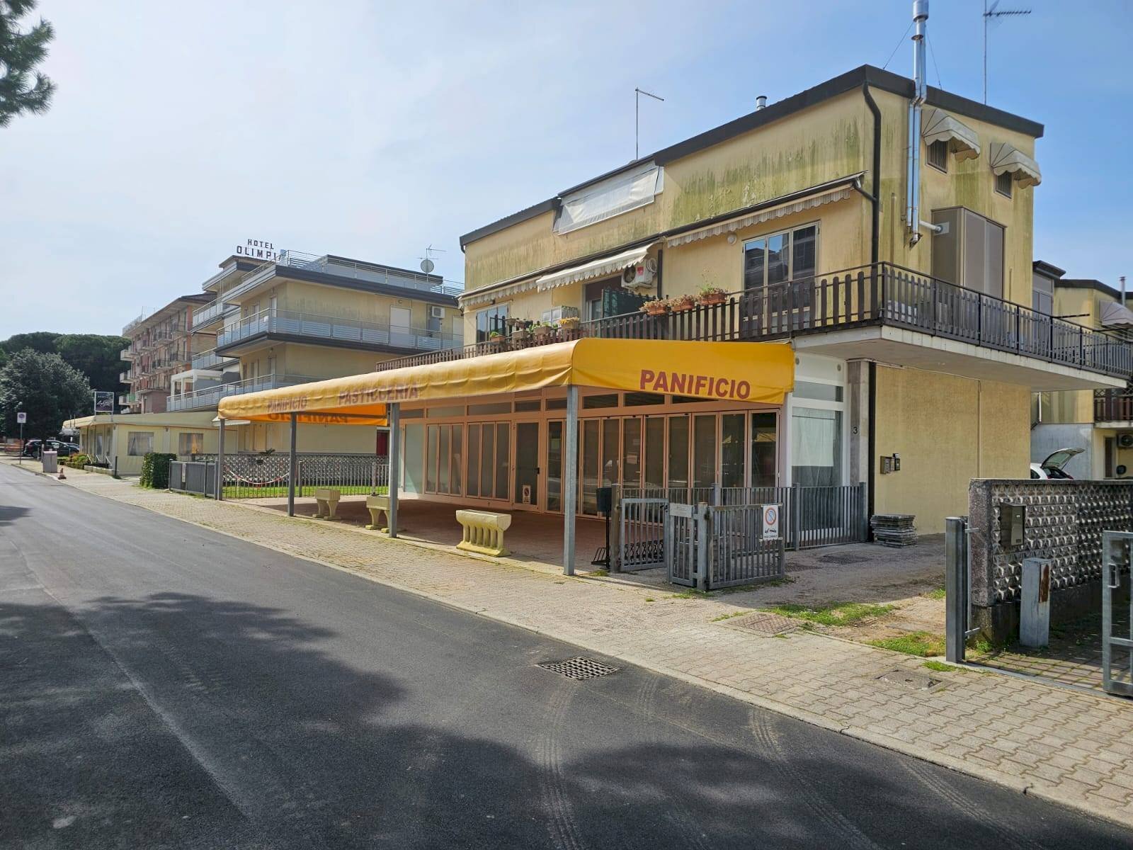 Foto 1 - Commercial Premises Via Lecci
 
3, Eraclea - photo 1