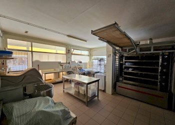 Foto 4 - Locale Commerciale Via Lecci
 
3, Eraclea - foto 4