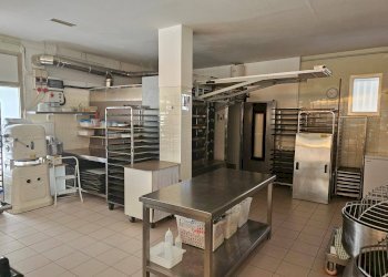 Foto 6 - Locale Commerciale Via Lecci
 
3, Eraclea - foto 6