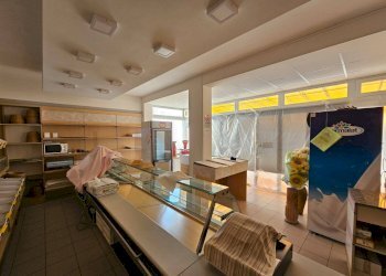 Foto 7 - Locale Commerciale Via Lecci
 
3, Eraclea - foto 7